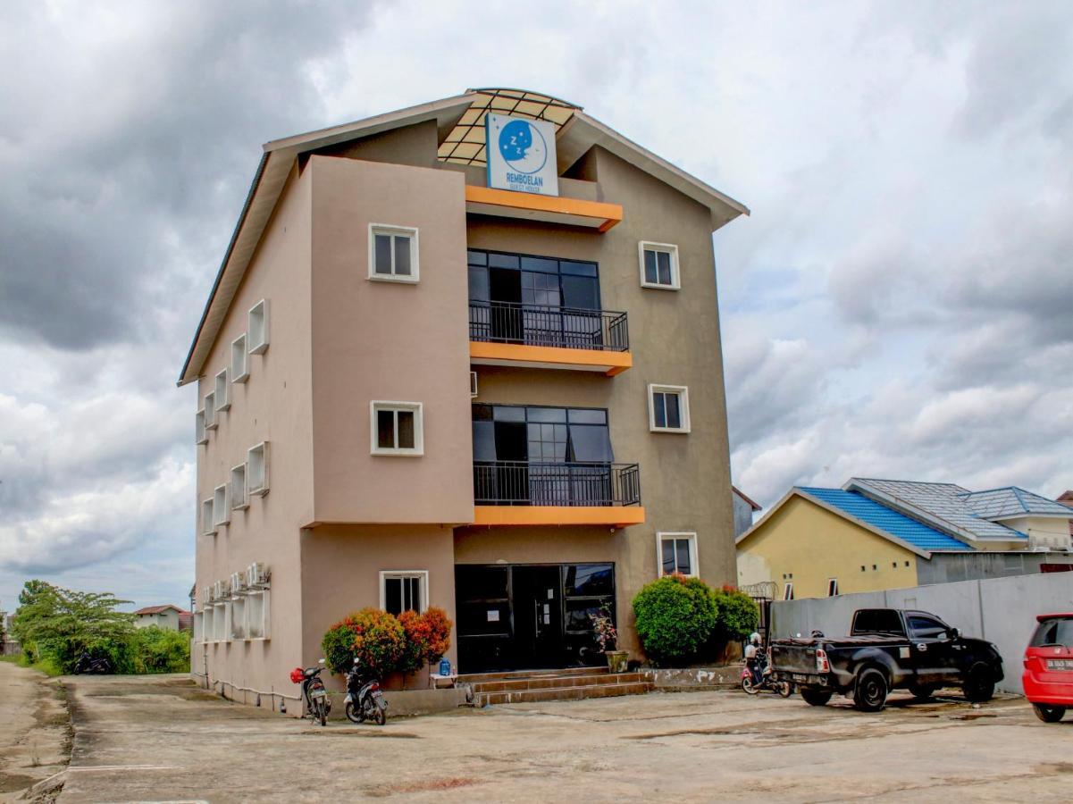 Oyo 90162 Remboelan Guest House Sungai Lutus 외부 사진