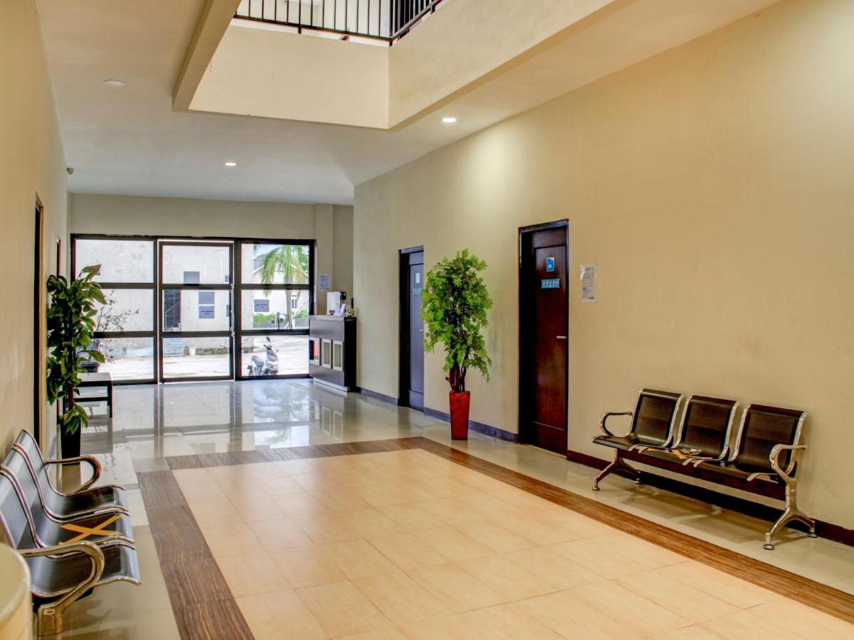 Oyo 90162 Remboelan Guest House Sungai Lutus 외부 사진