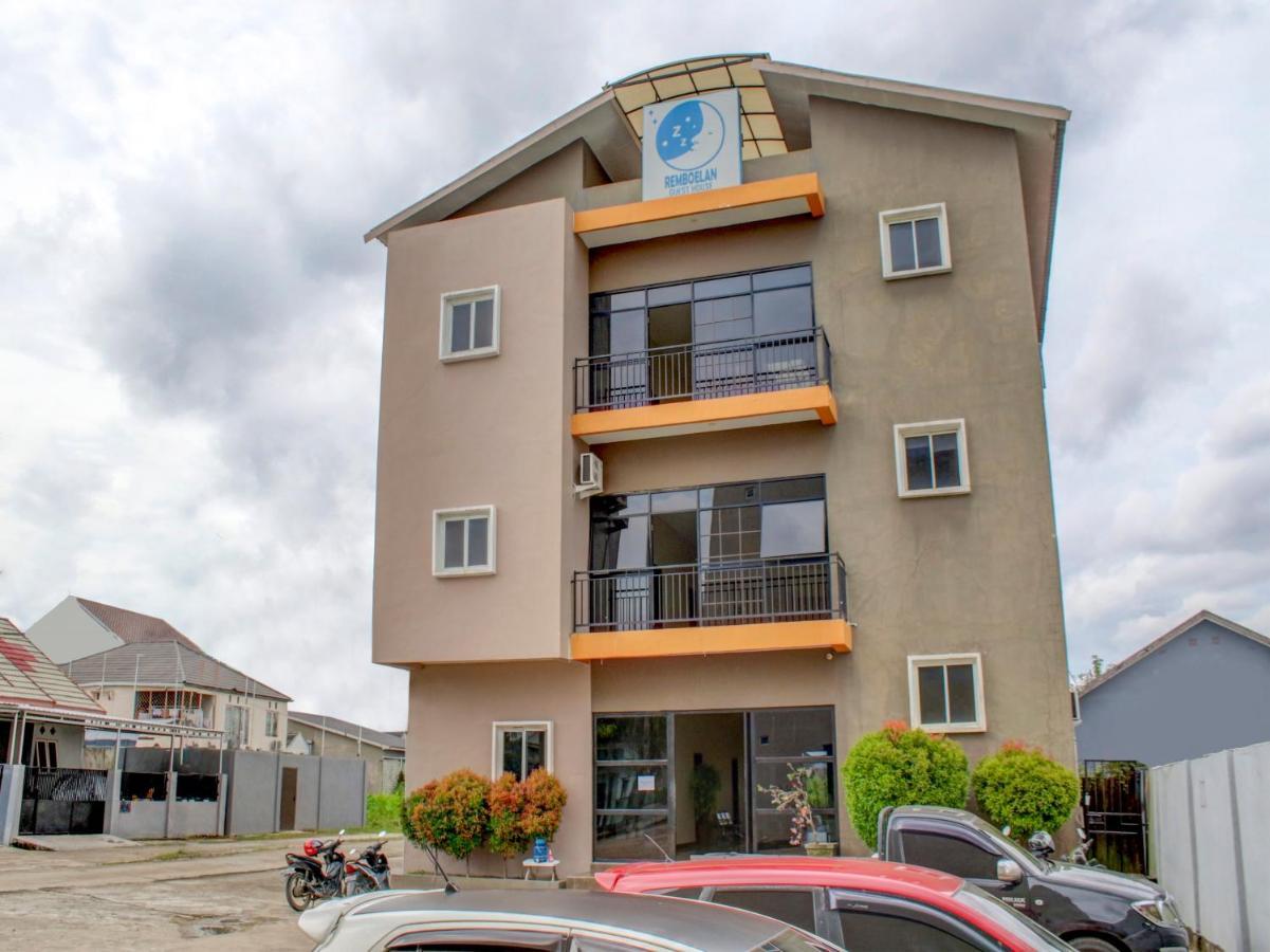 Oyo 90162 Remboelan Guest House Sungai Lutus 외부 사진