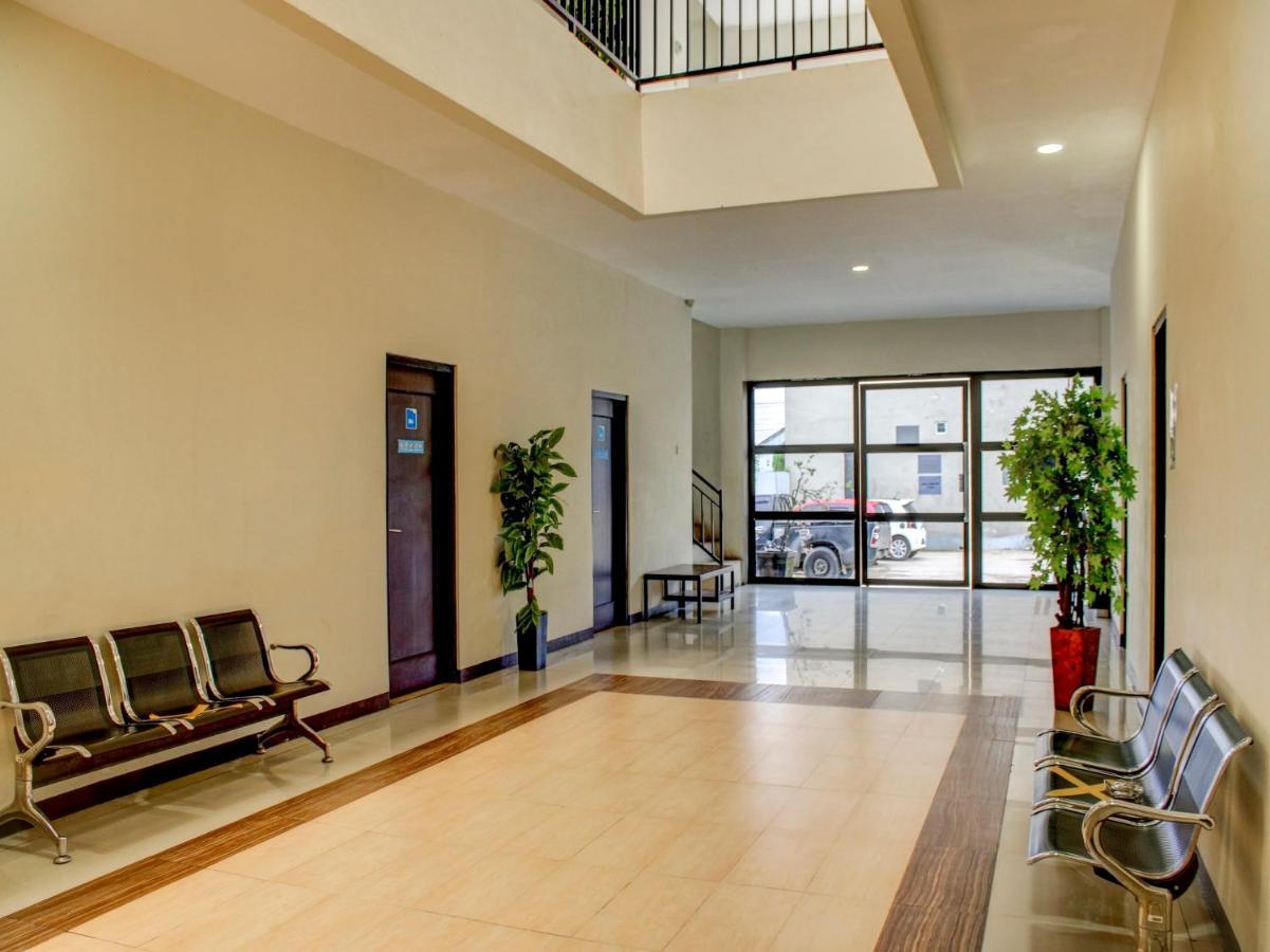 Oyo 90162 Remboelan Guest House Sungai Lutus 외부 사진